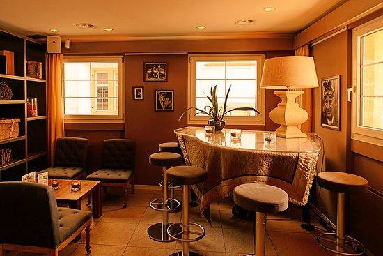 La Perla Bar